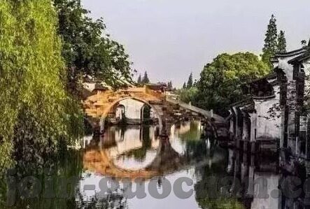 人妻中文字幕一区二区三区-探索家庭与个人成长的和谐共舞——人妻角色的多维度解析